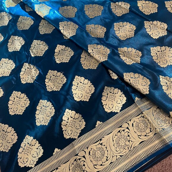 Elegant Blue and Gold Saree - Picture 9 of 13